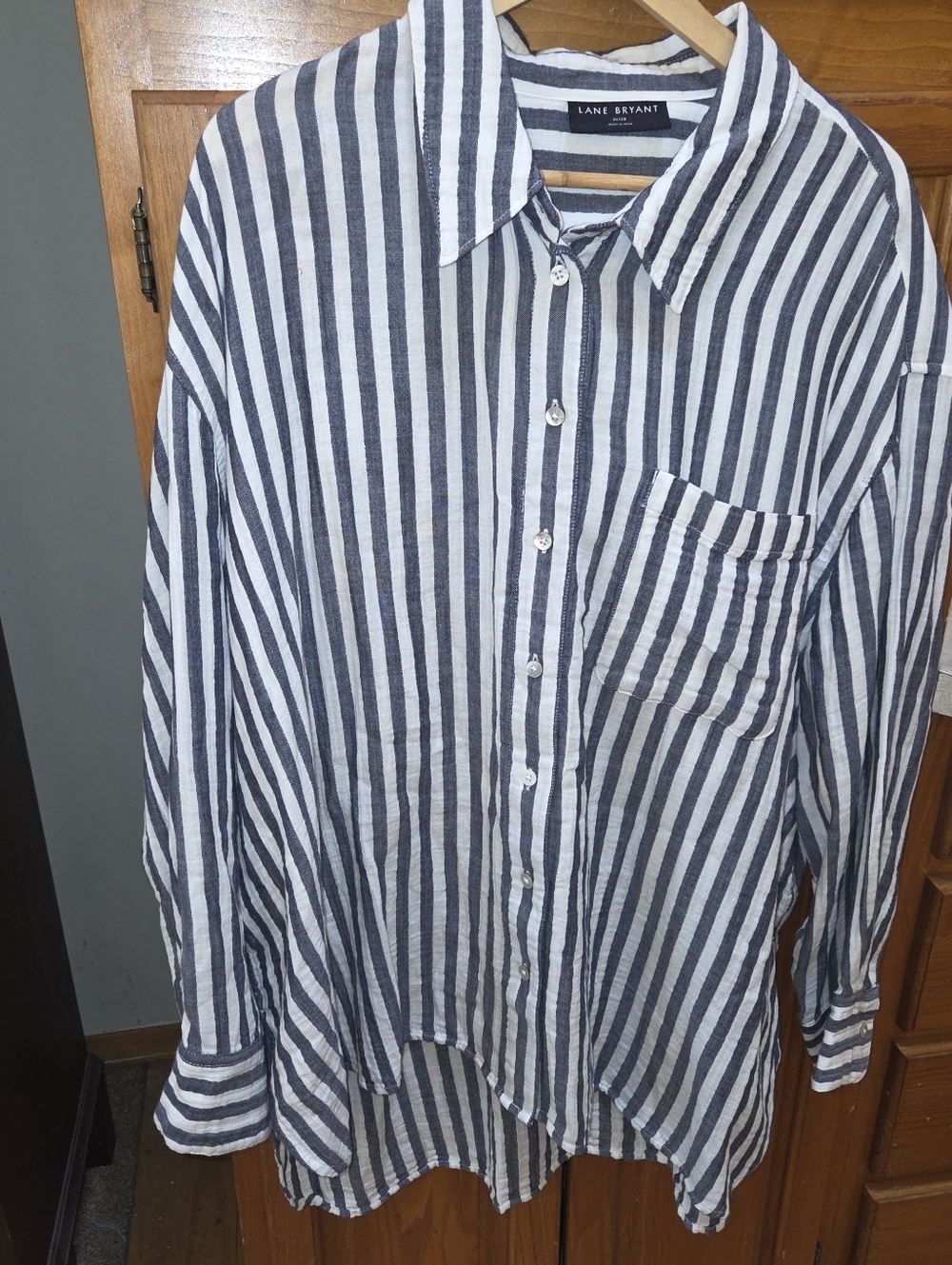 Lane Bryant 26/28 Cotton Button-up Shirt - Like New - Picture 5 of 7